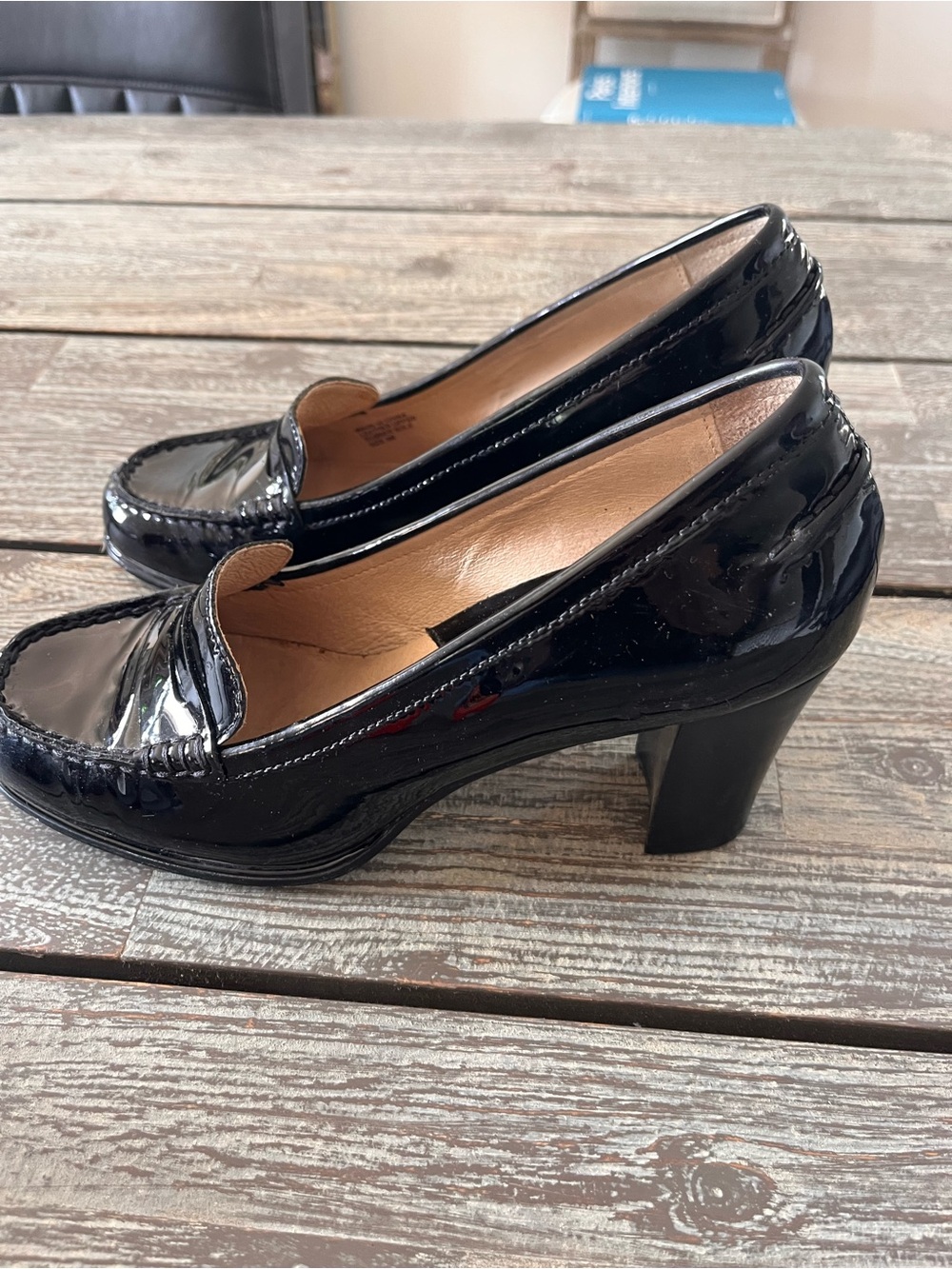 MICHAEL Michael Kors black patent loafer heel, size 9.